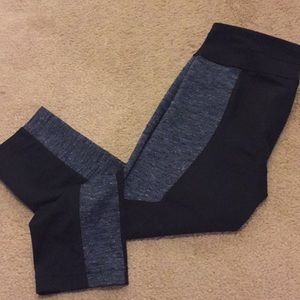 Navy blue under armour capri leggings